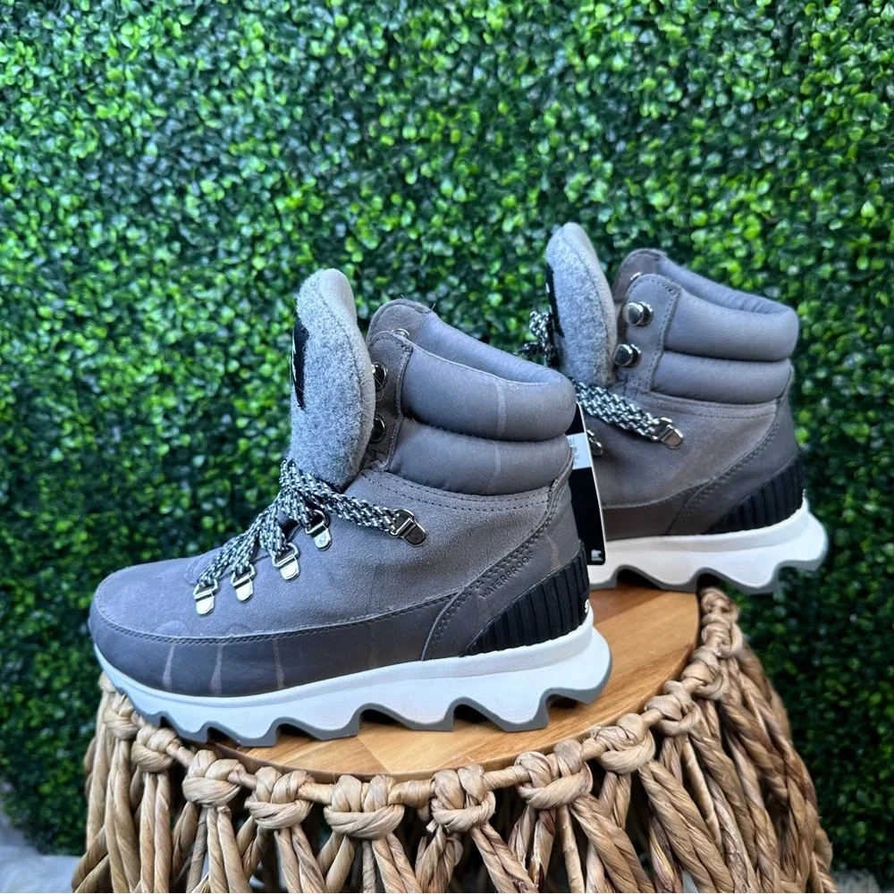 New in box Sorel Women's Kinetic conquest WP Quarry sea salt waterproof BootsNWT
